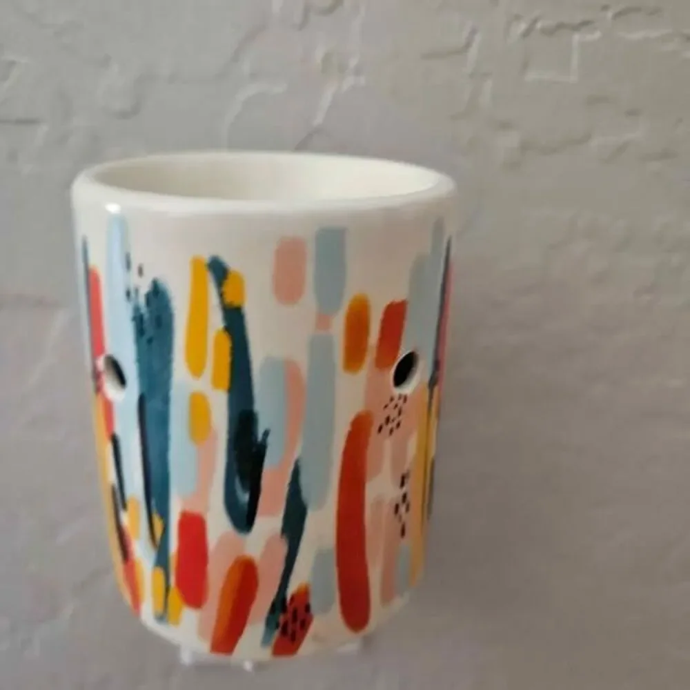 Unbranded vibrant ceramic